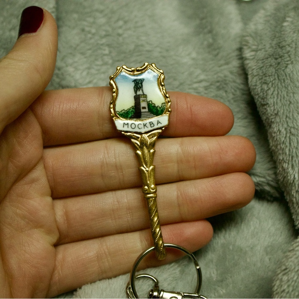 Souvenir Spoon Keychains - Picture 2 of 8